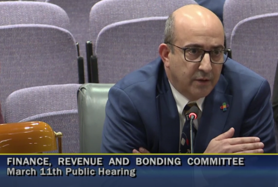 Dr. Isakoff testifying 