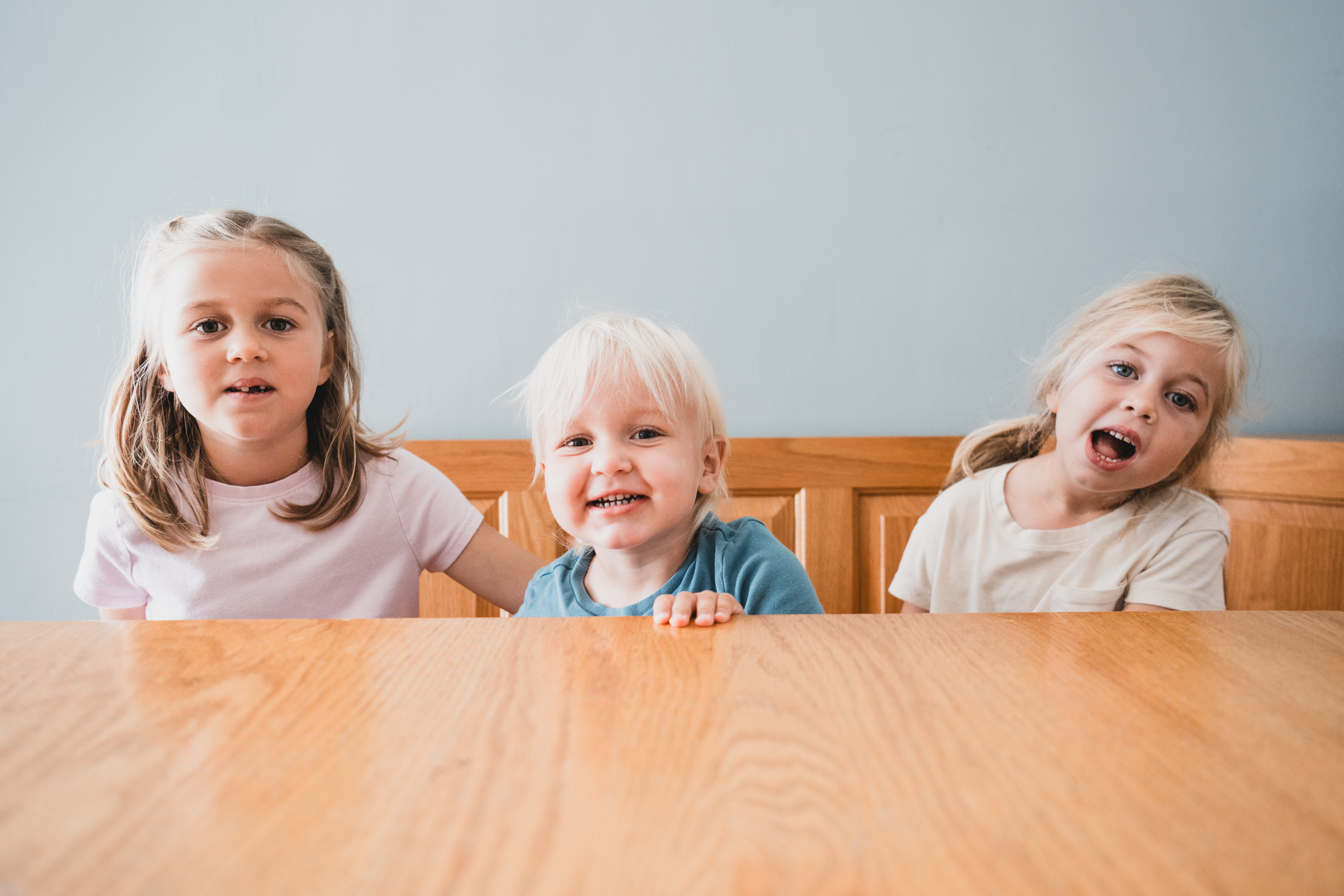 A patient diagnosed through the newborn screening program in his home with his family.