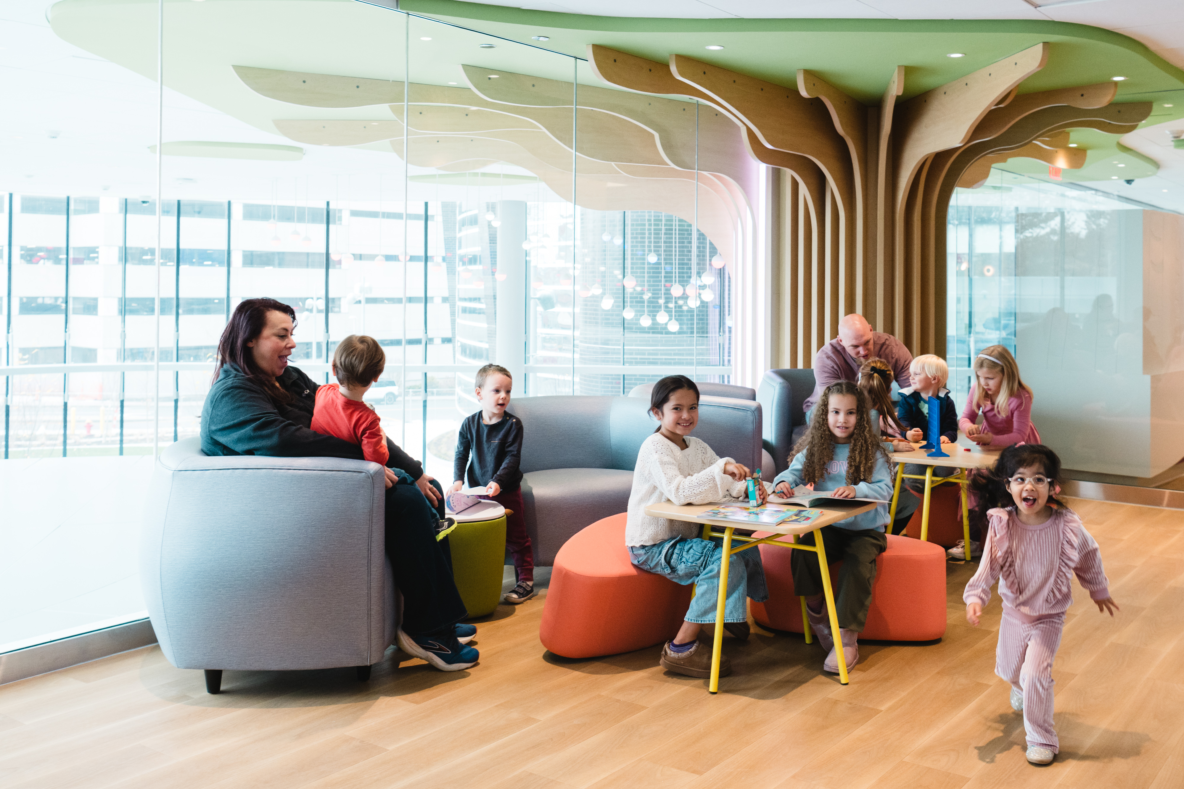 Families and children in the fetal care family lounge.