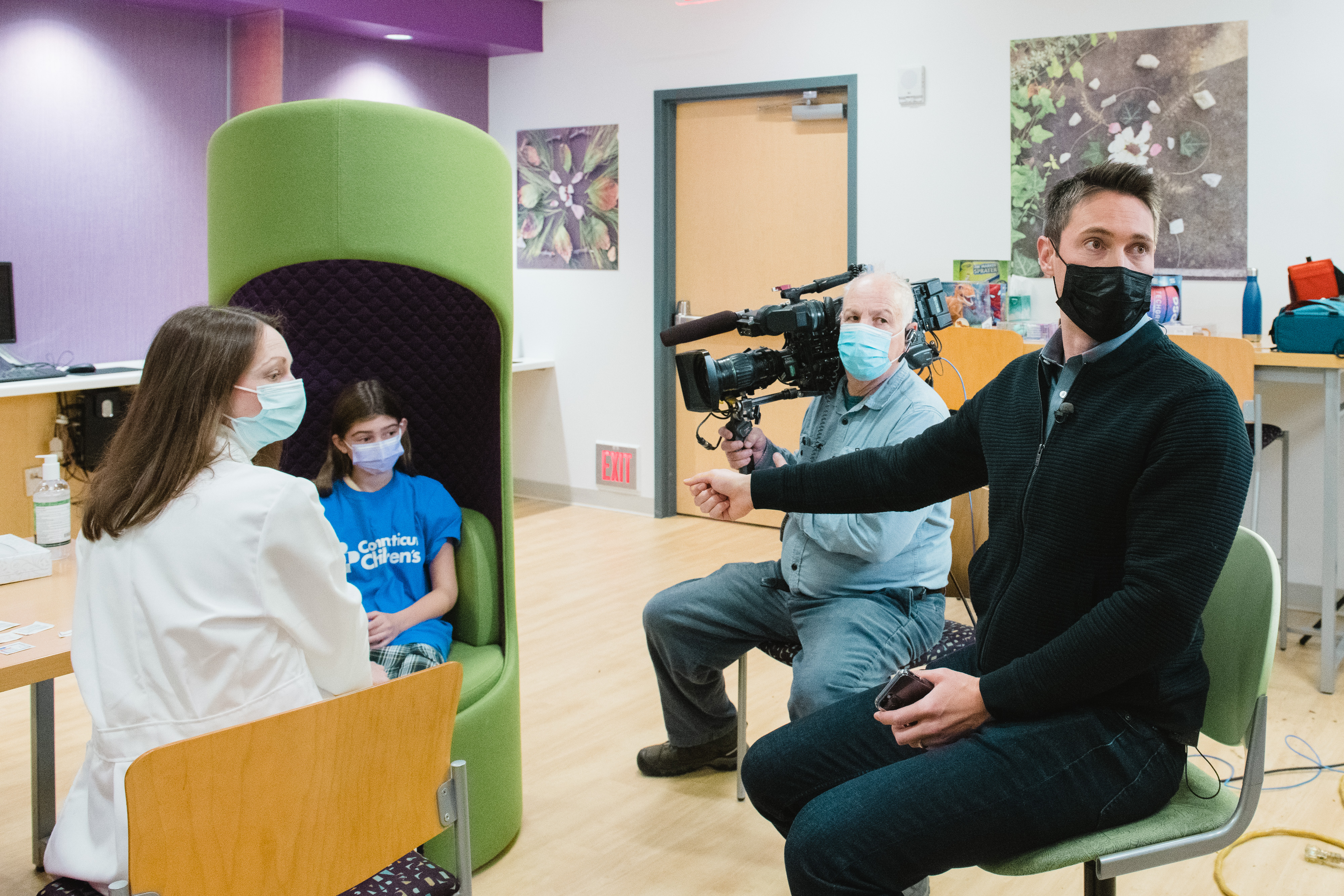 A child is vaccinated for COVID in the FRC live on Good Morning America.