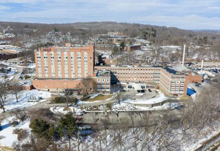 outside view of UConn Health Waterbury