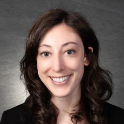 Erin Loiacono headshot